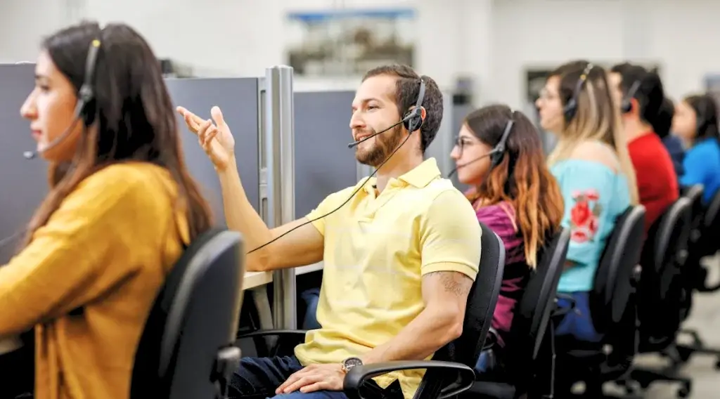 Customer Suppport Outsourcing Employee Taking Outbound Calls
