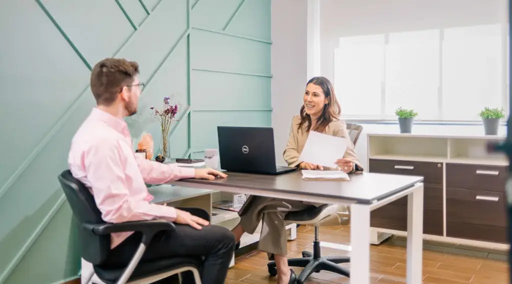 HR specialist in Mexico managing employee onboarding forms
